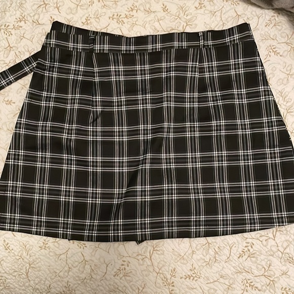 Skort - Picture 3 of 4